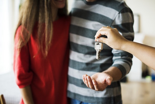 couple-accepting-keys